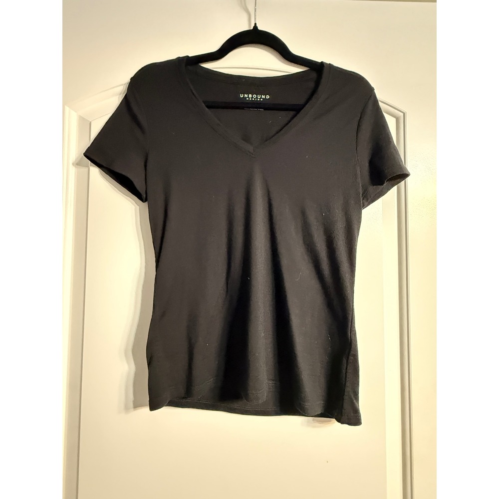 Unbound Merino V-Neck Tee Small Black 100% Merino Wool Travel Gorpcore Normcore